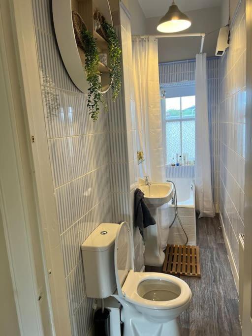Beautiful Traditional Flat In The Center Of Largs. Esterno foto