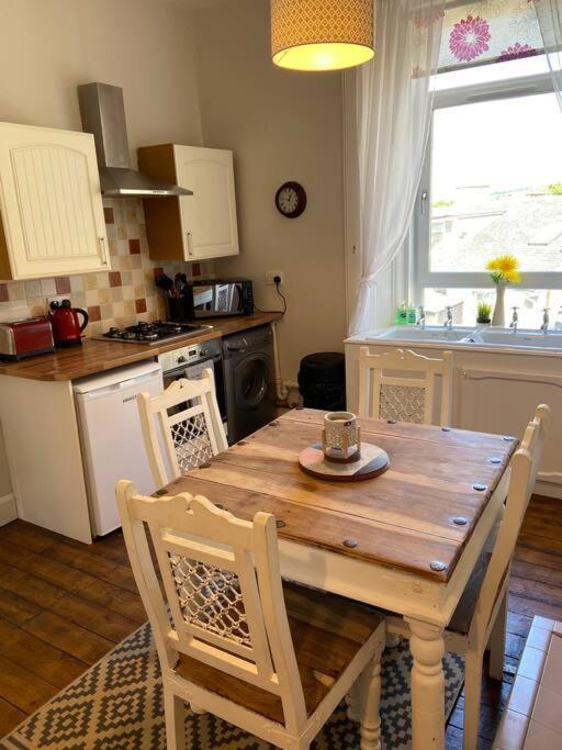 Beautiful Traditional Flat In The Center Of Largs. Esterno foto
